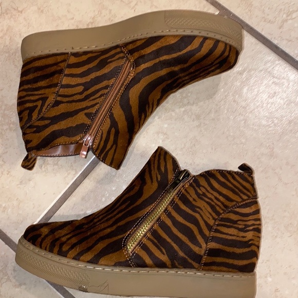 Bamboo Wedge Booties - Picture 3 of 10